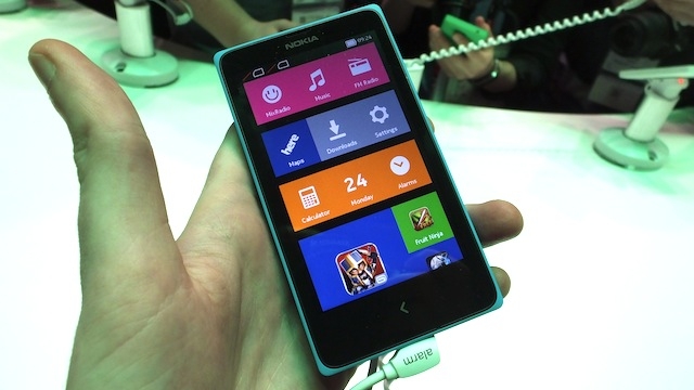 Este es el Nokia X, uno de los nuevos teléfonos Android de Nokia.