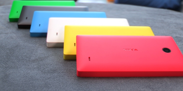 Al igual que el iPhone 5C, el Nokia X tiene una selección de colores para escoger.